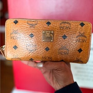 Low start 🚨🚨🚨MCM Cognac Leather Zip Wallet